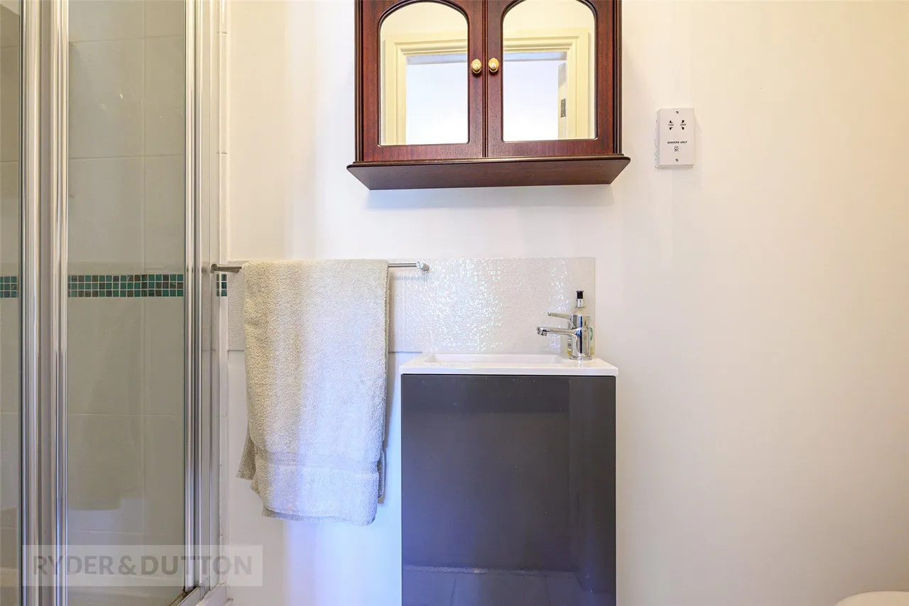 Chancel Court, Longwood, HD3, photo 18