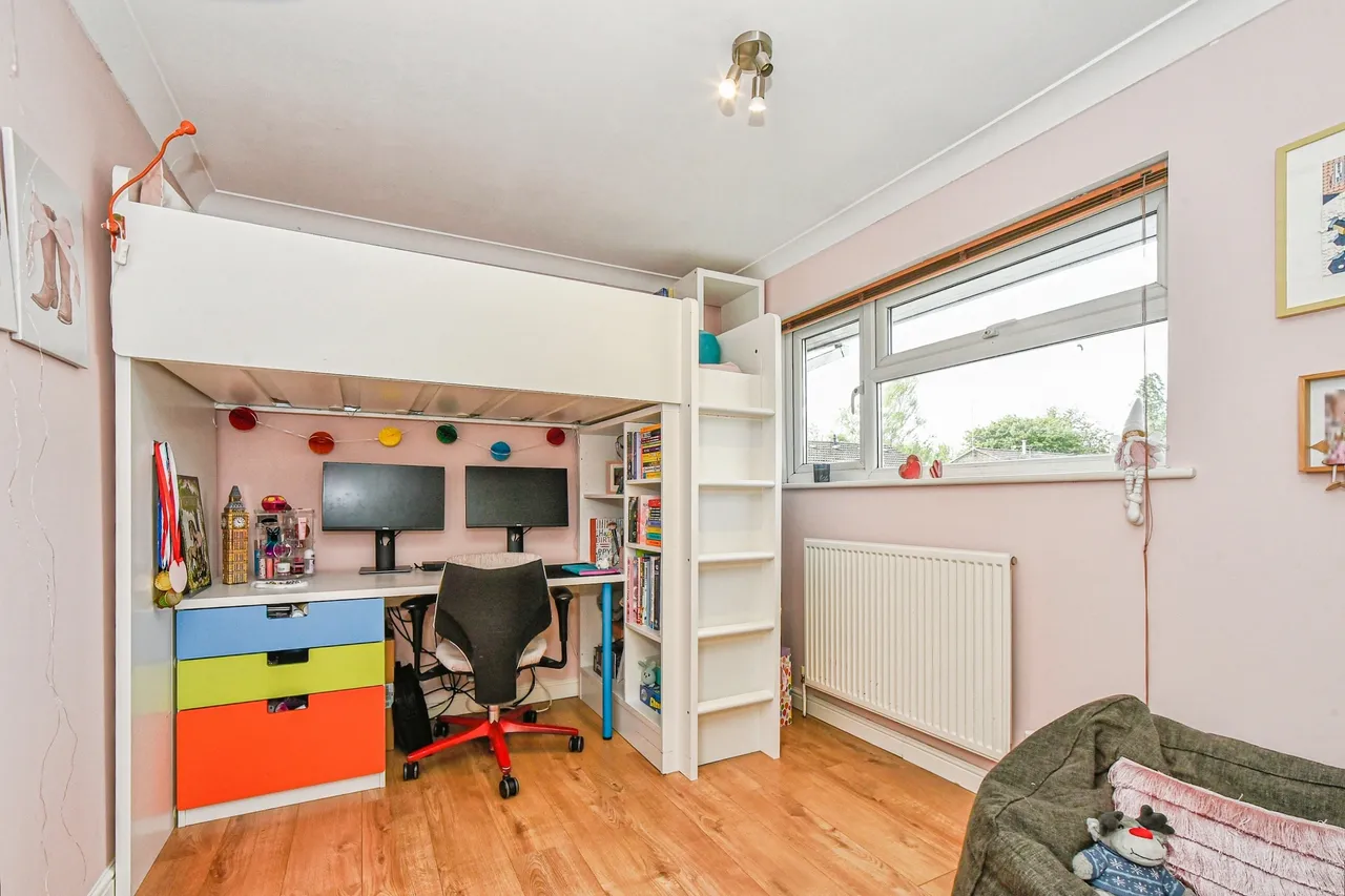 Barrington Close, Liden, SN3, photo 12