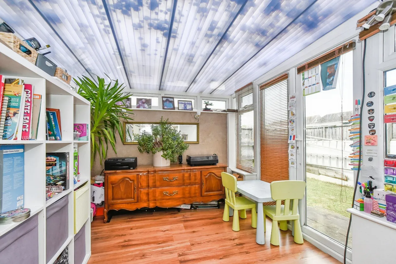 Barrington Close, Liden, SN3, photo 4