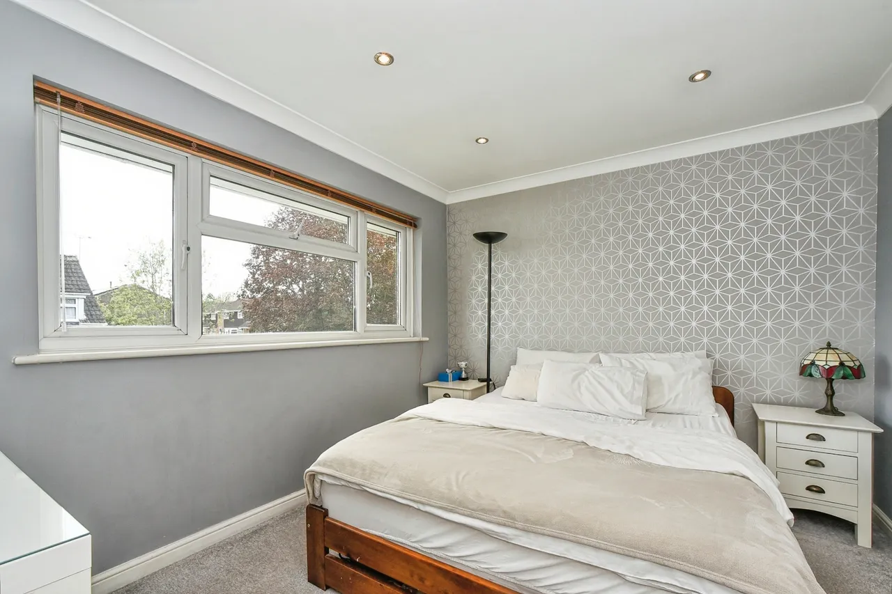 Barrington Close, Liden, SN3, photo 11