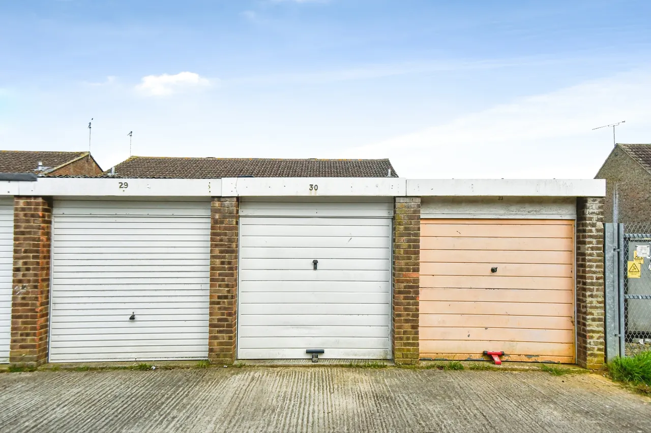 Barrington Close, Liden, SN3, photo 17
