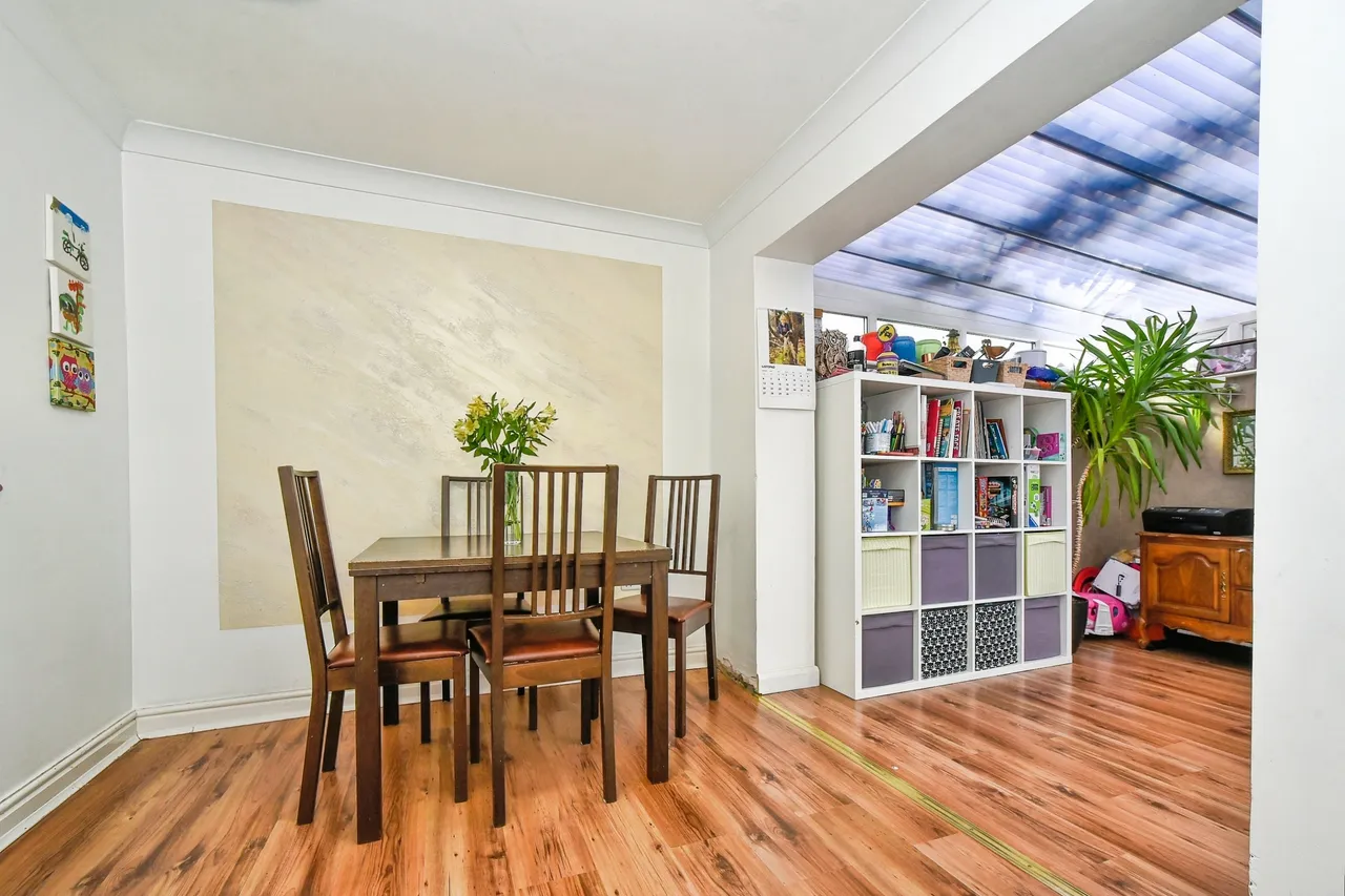 Barrington Close, Liden, SN3, photo 6