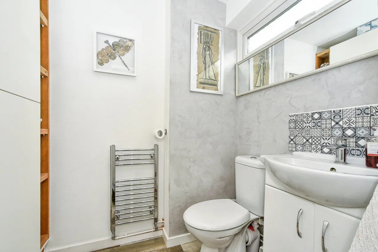 Barrington Close, Liden, SN3, photo 8