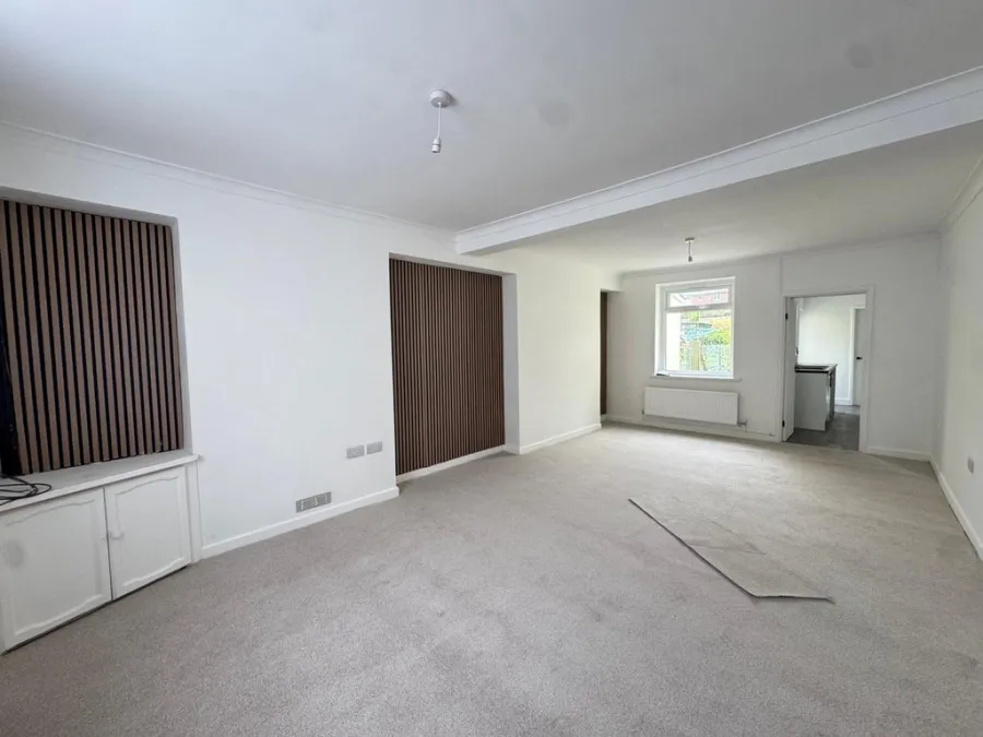 Yew Street, Troedyrhiw, CF48, photo 4