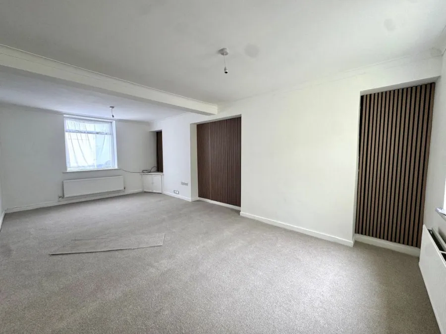 Yew Street, Troedyrhiw, CF48, photo 14