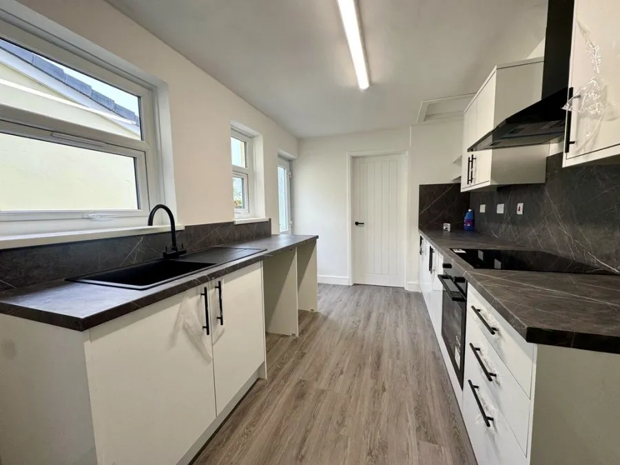 Yew Street, Troedyrhiw, CF48, photo 8