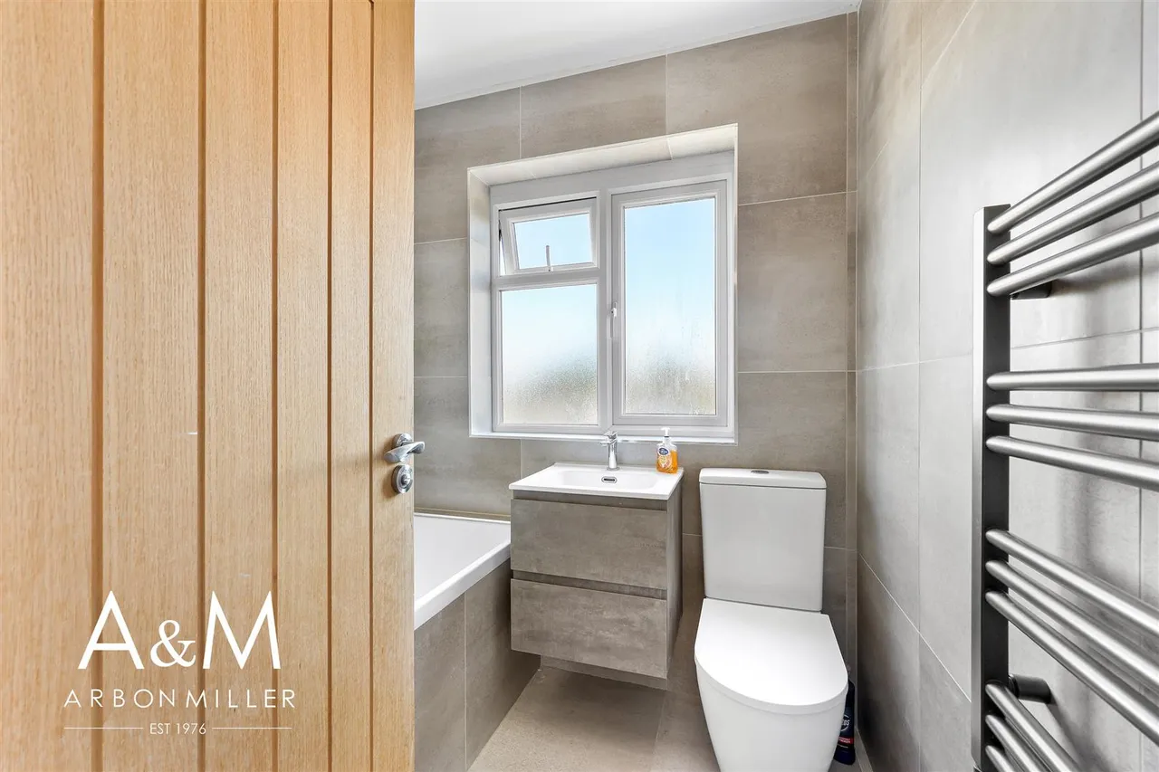 Shirley Gardens, Hornchurch, Essex, RM124NH, photo 16