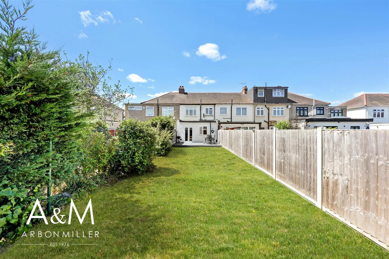Shirley Gardens, Hornchurch, Essex, RM124NH, photo 30