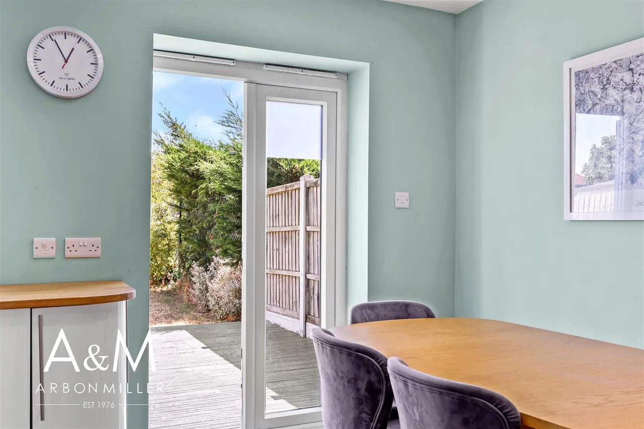 Shirley Gardens, Hornchurch, Essex, RM124NH, photo 10
