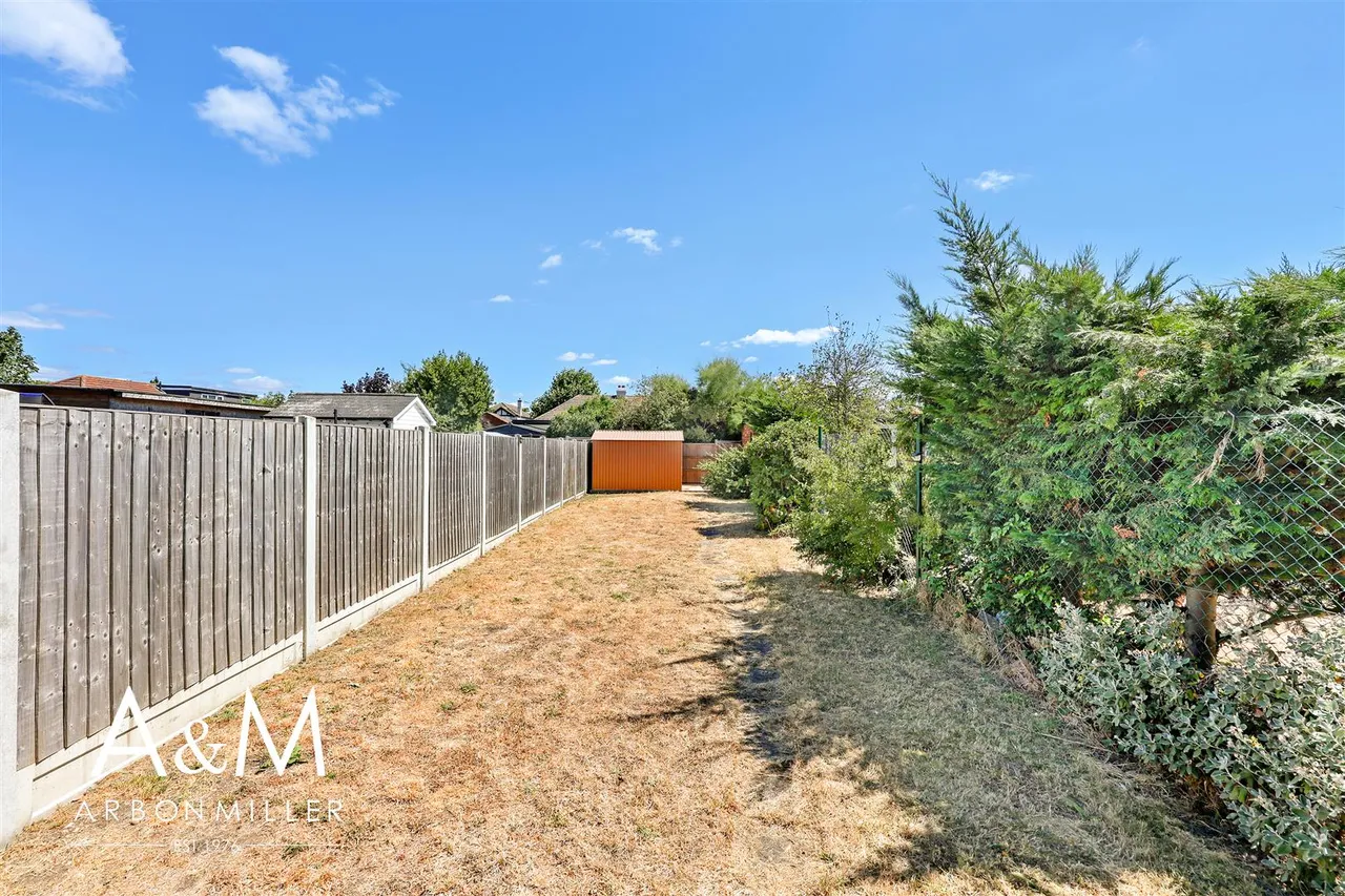 Shirley Gardens, Hornchurch, Essex, RM124NH, photo 27