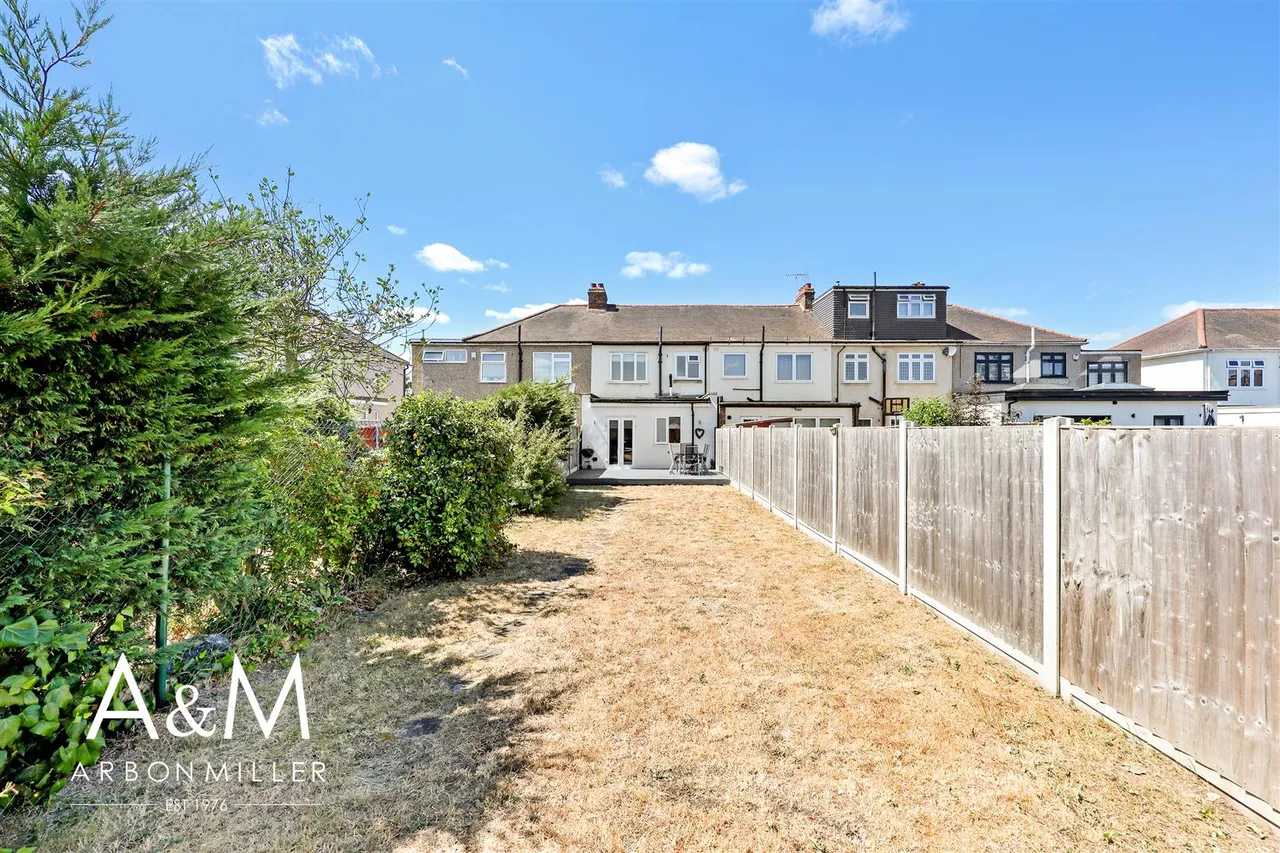 Shirley Gardens, Hornchurch, Essex, RM124NH, photo 29