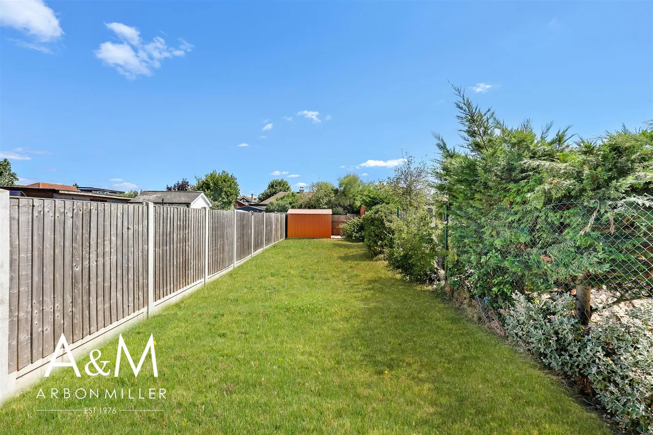 Shirley Gardens, Hornchurch, Essex, RM124NH, photo 3