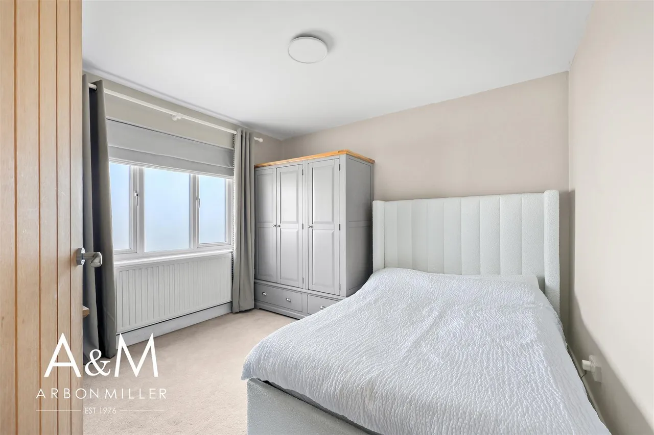 Shirley Gardens, Hornchurch, Essex, RM124NH, photo 13