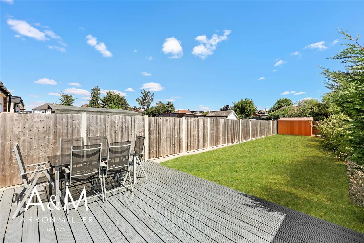 Shirley Gardens, Hornchurch, Essex, RM124NH, photo 26