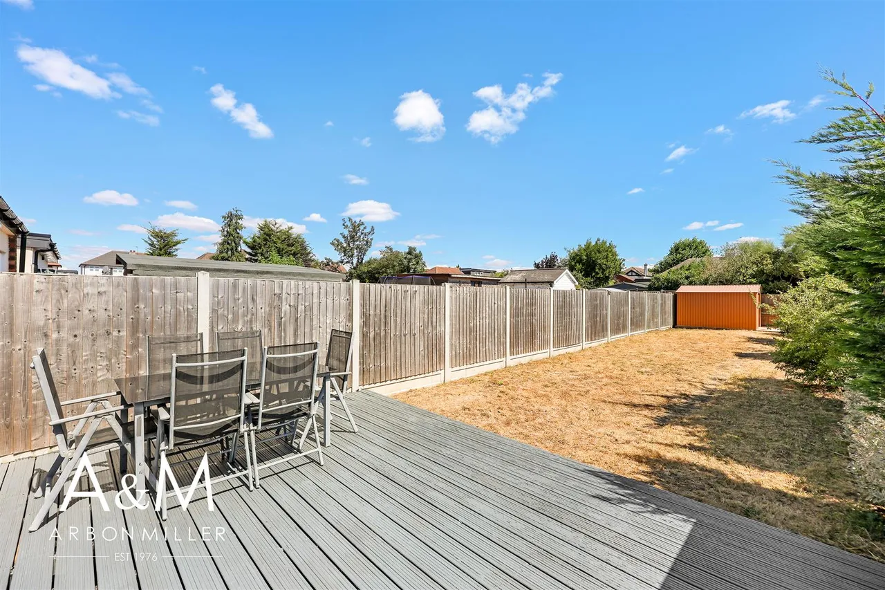 Shirley Gardens, Hornchurch, Essex, RM124NH, photo 18
