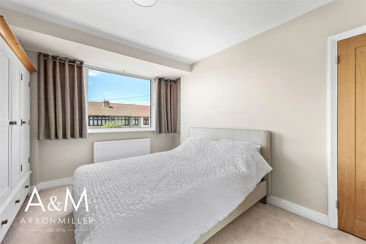 Shirley Gardens, Hornchurch, Essex, RM124NH, photo 14