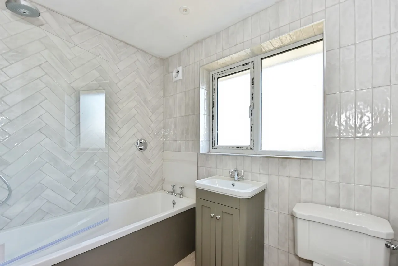 Twickenham Glade, Halfway, Sheffield, S20, photo 13
