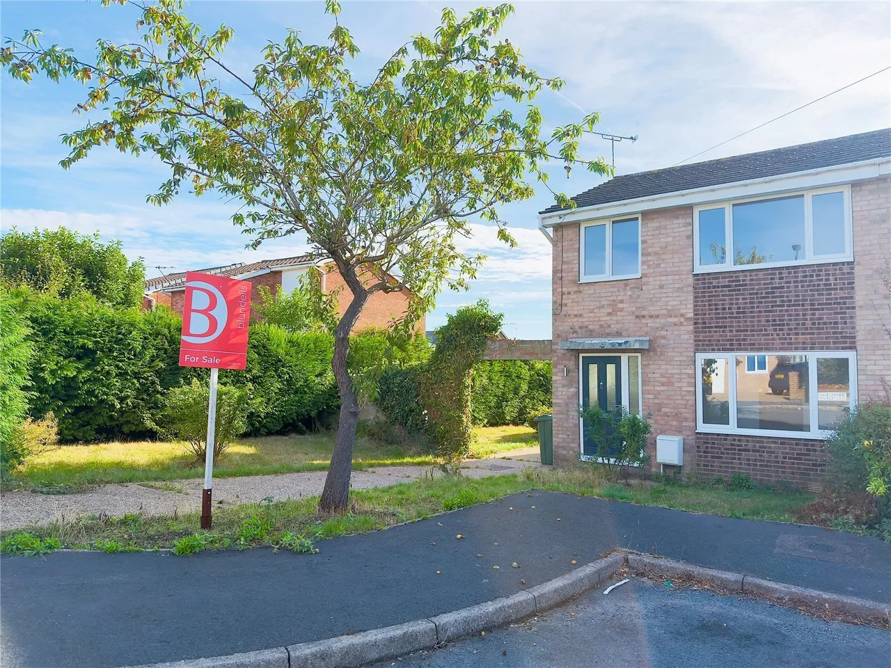 3 bed house for sale — Twickenham Glade, Halfway, Sheffield, S20