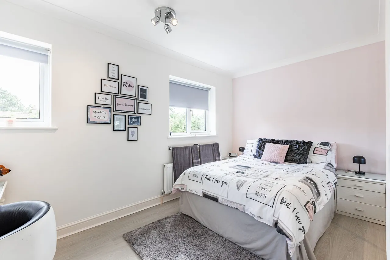 Four Bedroom Family Home in Setchey, photo 13
