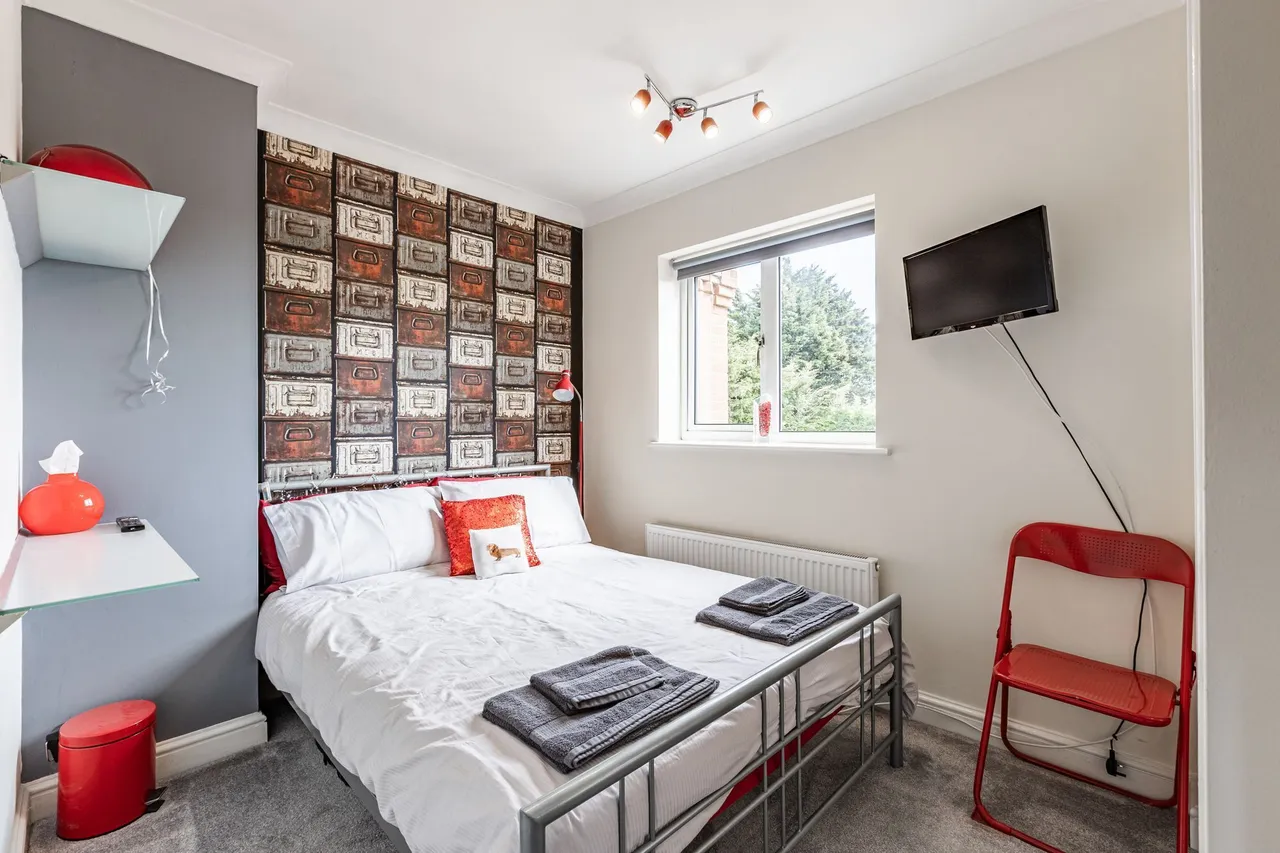 Four Bedroom Family Home in Setchey, photo 12