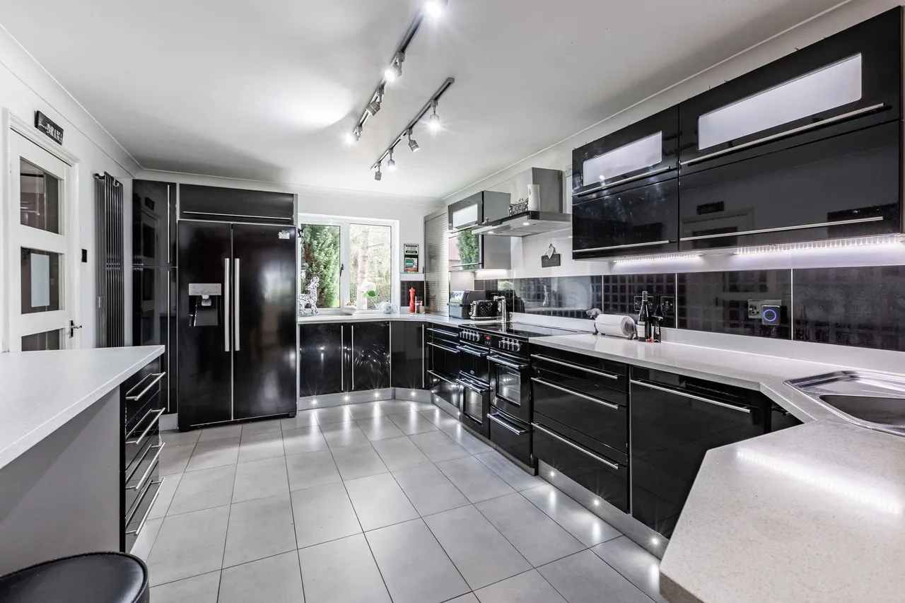 Four Bedroom Family Home in Setchey, photo 4