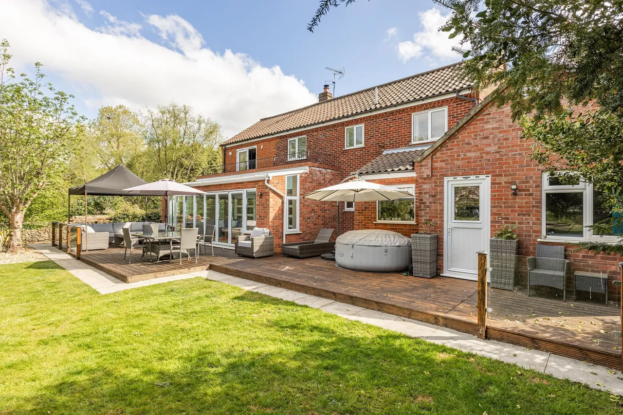 Four Bedroom Family Home in Setchey, photo 16