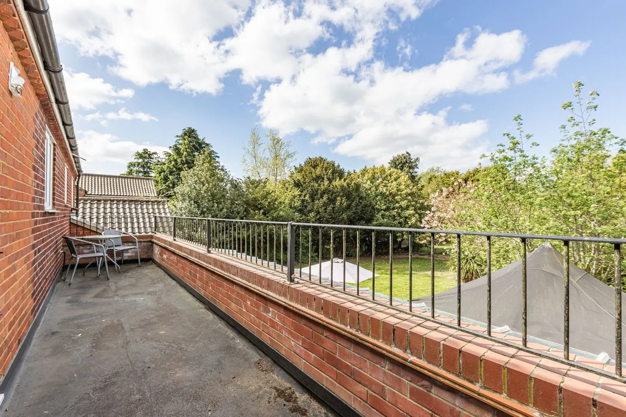 Four Bedroom Family Home in Setchey, photo 11