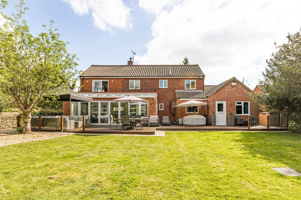 Four Bedroom Family Home in Setchey, photo 18
