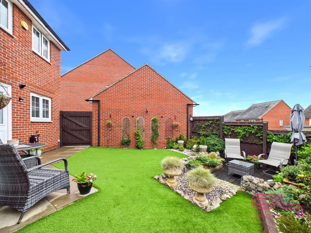 Suffolk Way, Church Gresley, DE11, photo 29