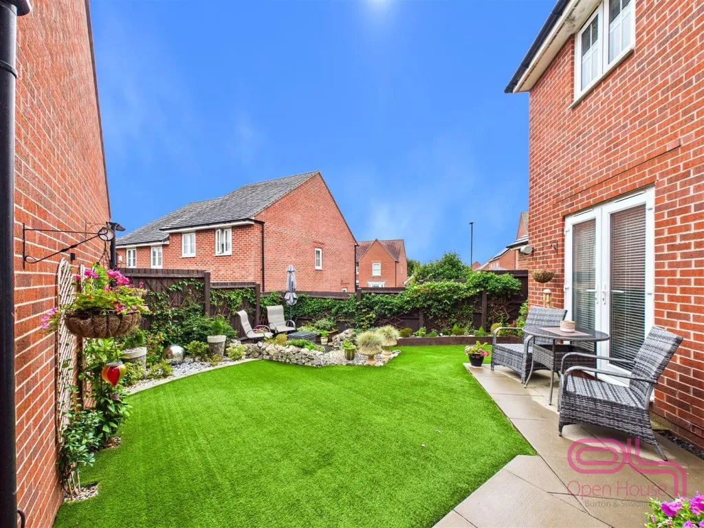 Suffolk Way, Church Gresley, DE11, photo 28
