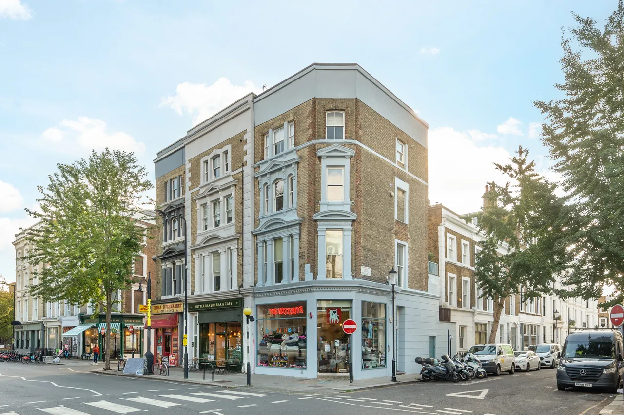 2 bed flat for sale — Lower Ground Floor Flat, 221 Westbourne Park Road, London