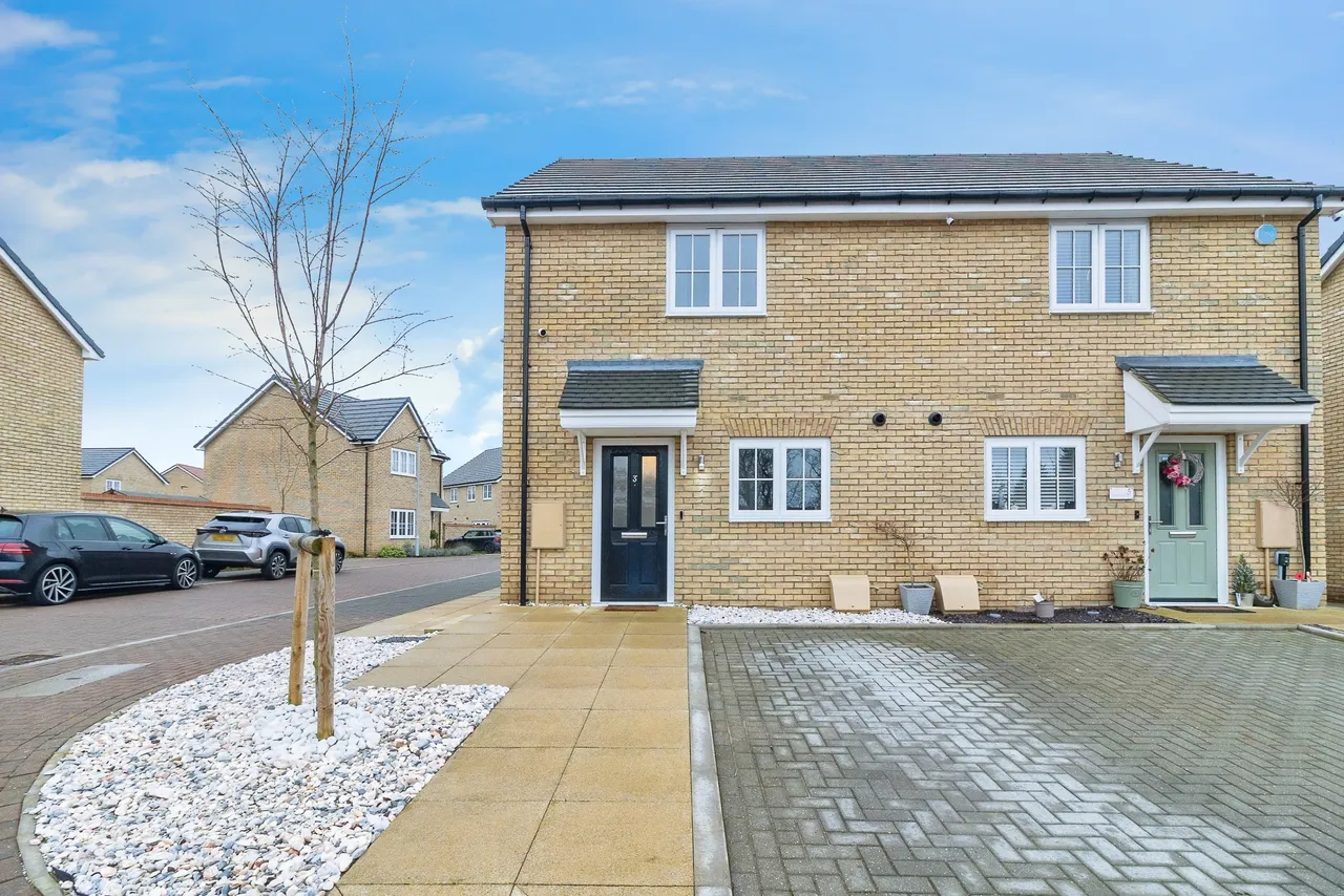 2 bed house for sale, Wheelwright Way, Bedford, MK40