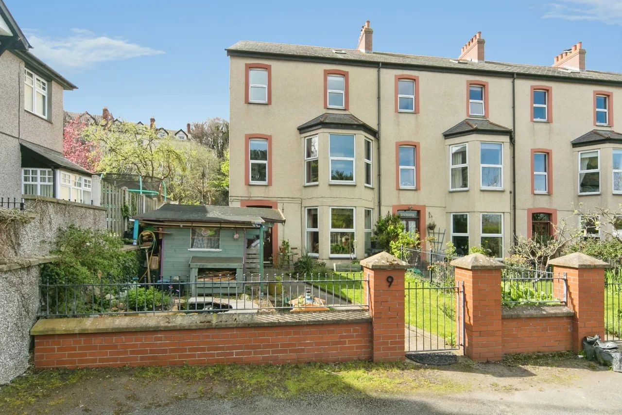 6 bed house for sale, Marine Crescent, Penmaenmawr, LL34