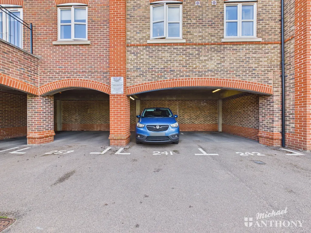 Coxhill Way, HP21, photo 17