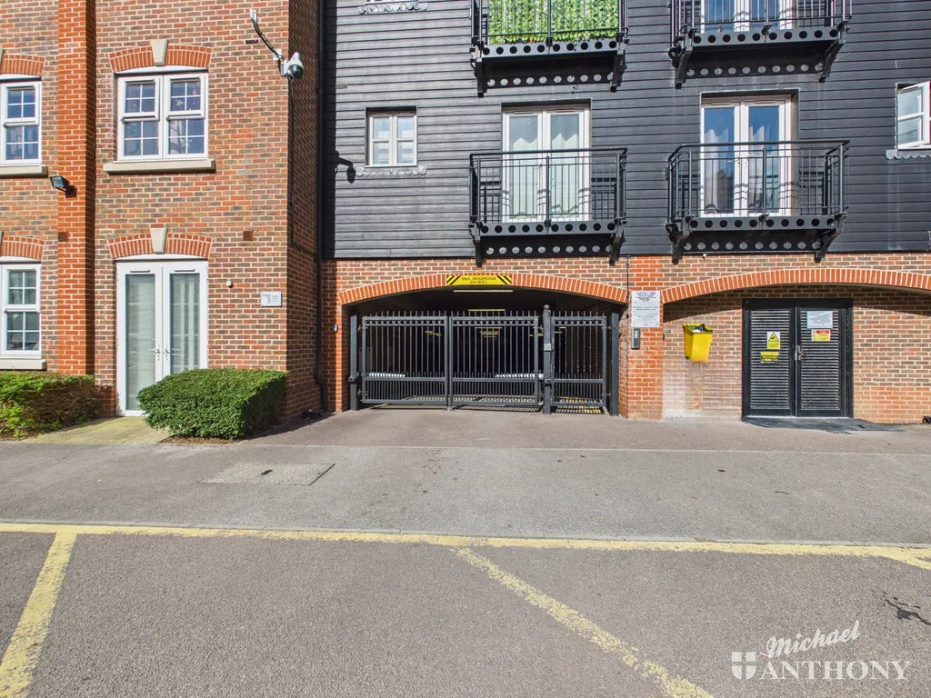 Coxhill Way, HP21, photo 18