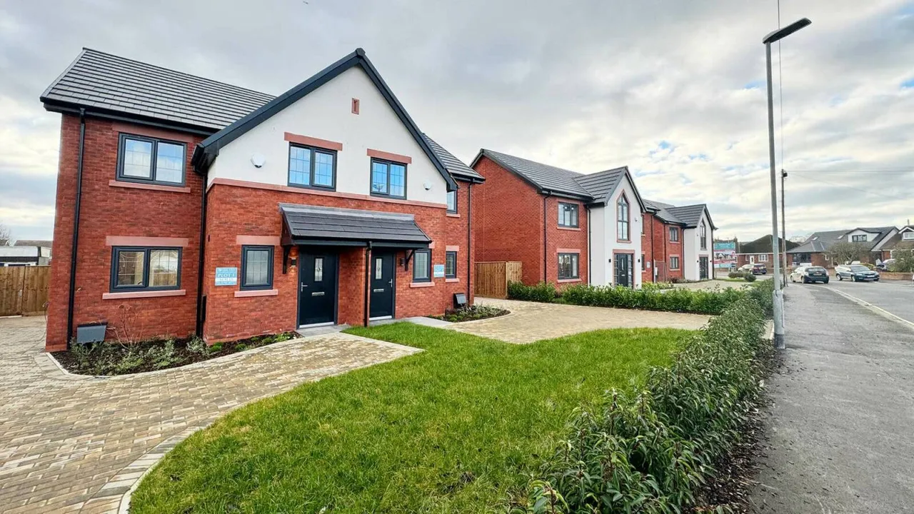 3 bed house for sale — Carr Head Lane, Poulton-Le-Fylde, FY6 8JB