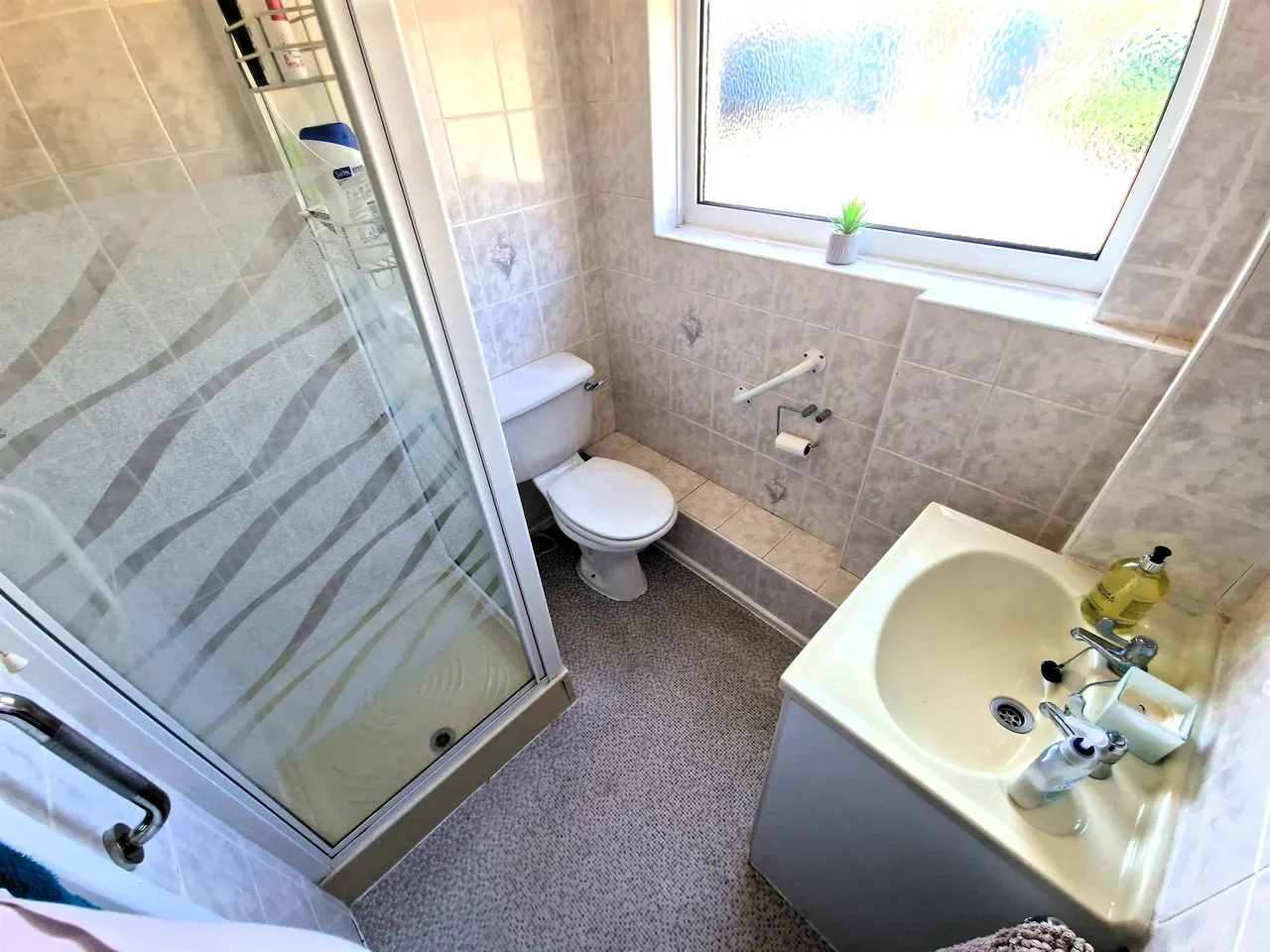 Tyn-Y-Pwll Road, Cardiff, photo 11