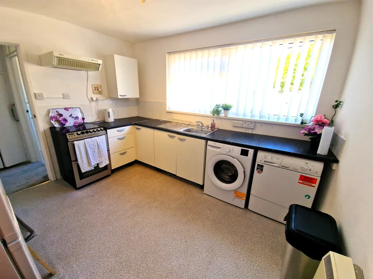 Tyn-Y-Pwll Road, Cardiff, photo 5