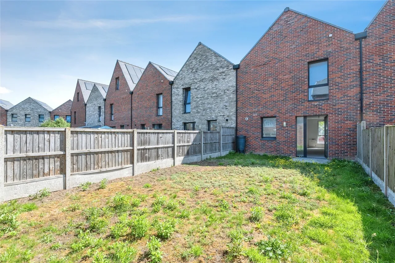 St. Chads Road, Tilbury, Essex, RM18, photo 19