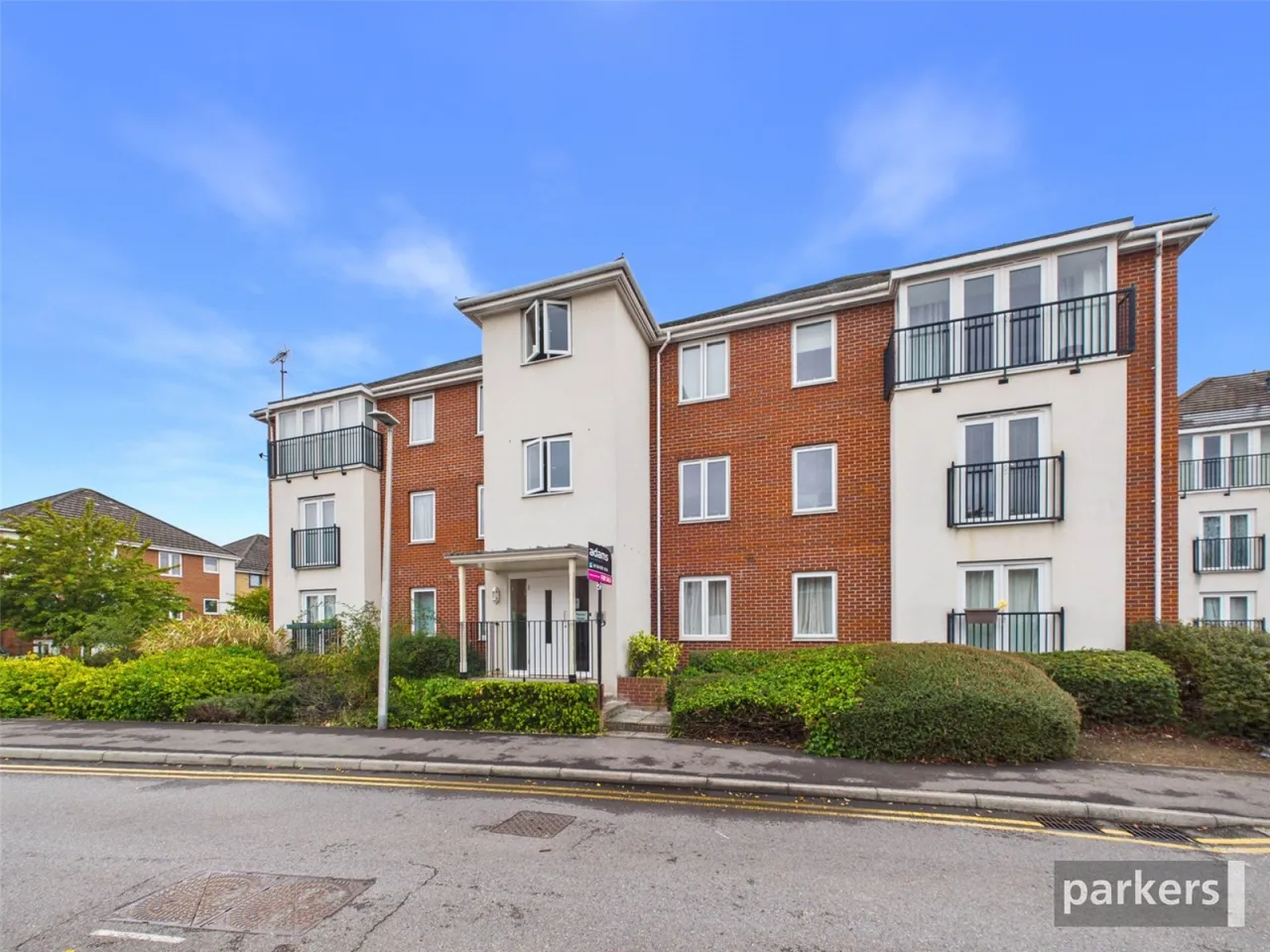 2 bed flat to rent, Regis Park Road, Reading, RG6