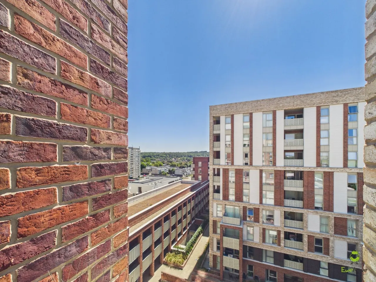 2 bed flat for sale, Kite Close, London, SE2