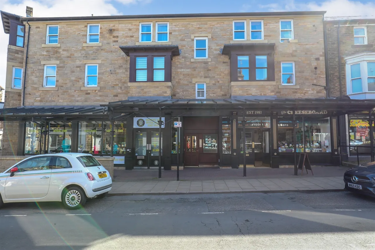 2 bed flat for sale — Commercial Street, HARROGATE