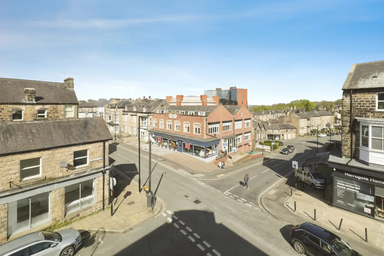 Commercial Street, HARROGATE, photo 11