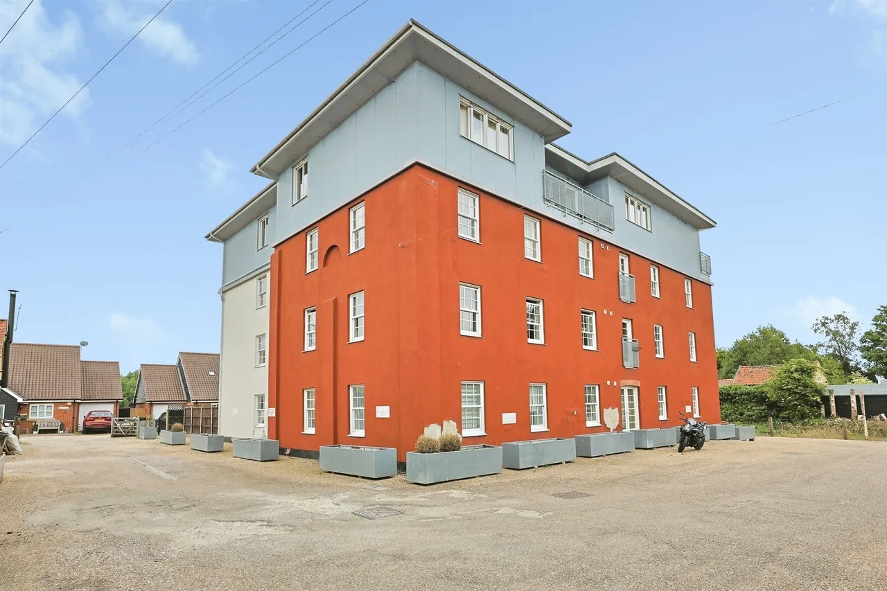 2 bed flat for sale — Station Road, Yaxham, Dereham