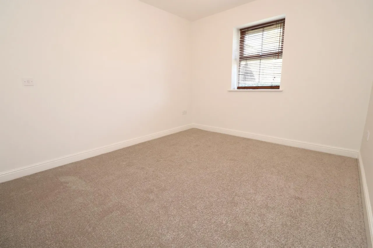 Rialto Court, Rodley, LS13, photo 5