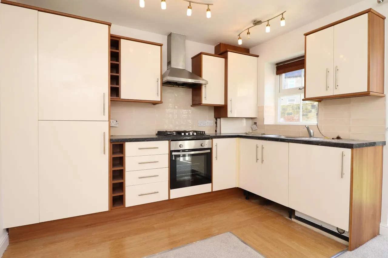 Rialto Court, Rodley, LS13, photo 3