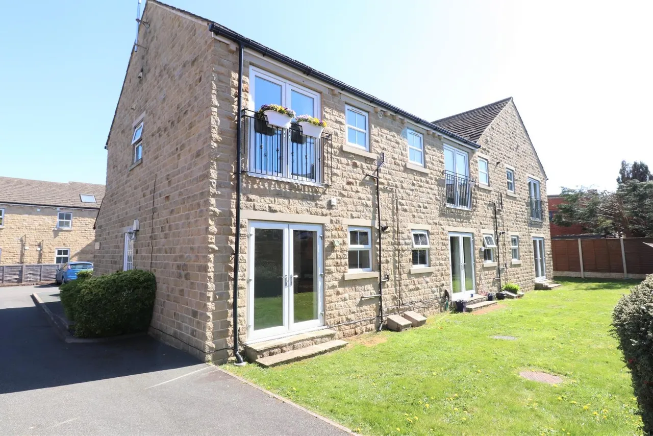 1 bed flat to rent, Rialto Court, Rodley, LS13