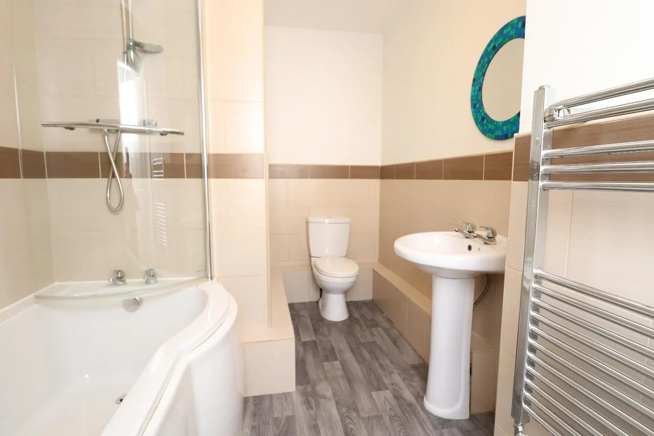 Rialto Court, Rodley, LS13, photo 6