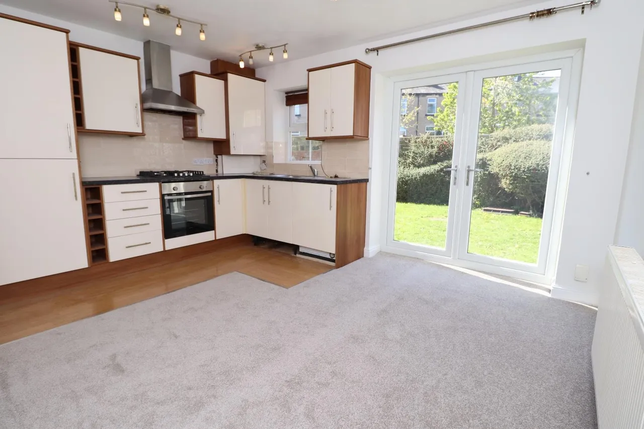 Rialto Court, Rodley, LS13, photo 2