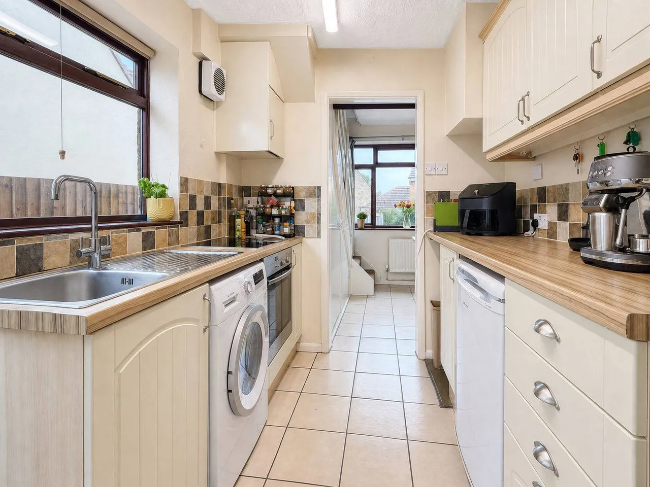 Willow Crescent, Great Houghton, Northampton, NN4 7AP, photo 3